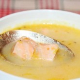 Холодный суп из лосося с луком-пореем