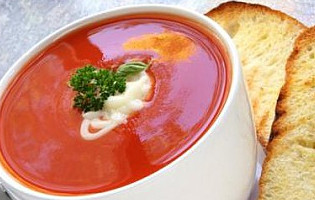 Легкий томатный суп с мидиями